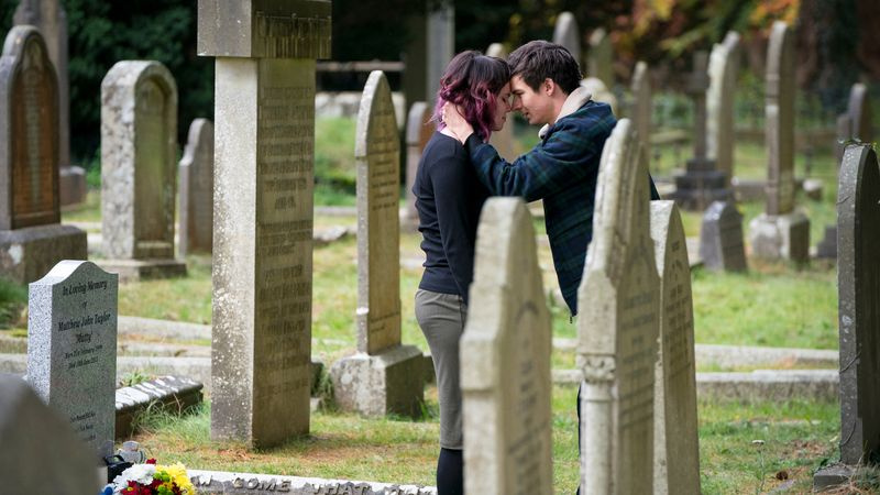 Innocent Season 2 SCOTT CHAMBERS ως Mark και ELLIE RAWNSLEY ως Άννα