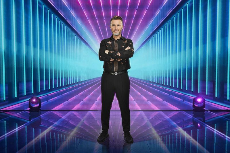 Gary Barlow merge pe linie