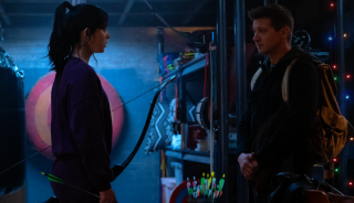 Το Entertainment Weekly έκανε πρώτη ματιά στο Hawkeye με τους Jeremy Renner και Hailee Steinfeld ως Clint Barton και Kate Bishop.