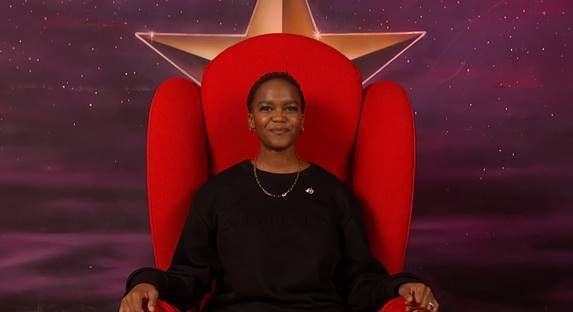 BBC Children In Need Oti Mabuse dans la chaise rouge Graham Norton