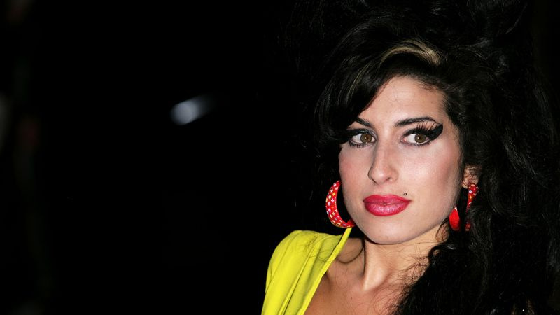 Η Amy Winehouse έφτασε στα BRIT Awards το 2007.