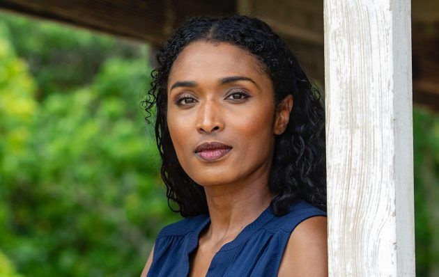Η Sarah Martins ως Camille Bordey στο Death in Paradise