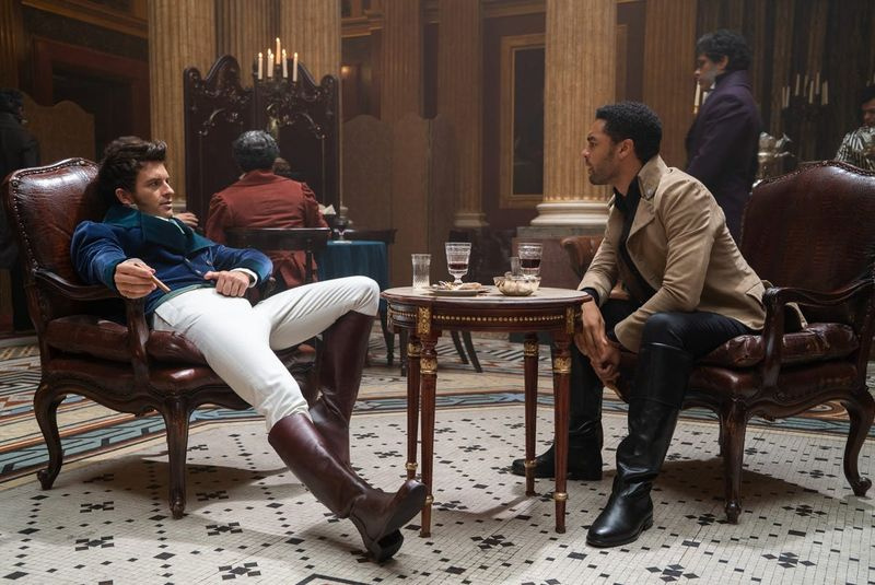 Jonathan Bailey som Anthony Bridgerton og Regé -Jean Page som Simon Basset.