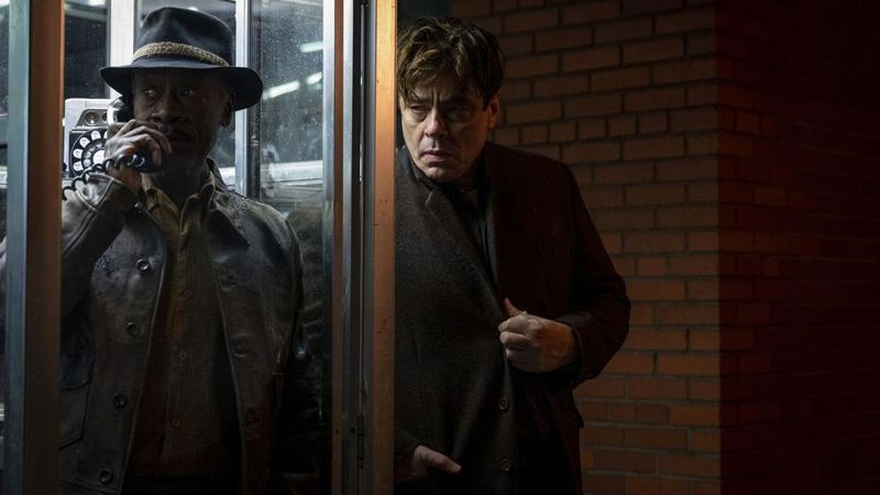 Ο Don Cheadle και ο Benicio Del Toro μπαίνουν