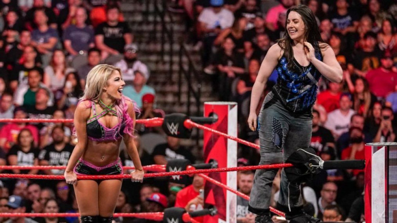 Nikki Cross, campeã de Tag Teams da WWE: 'É uma honra defender os títulos'