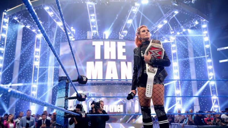 Becky Lynch parla di lottare per l'uguaglianza di genere e di essere il miglior cane della WWE