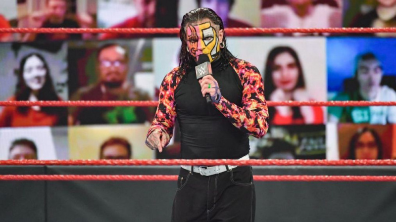 Jeffas Hardy ant mikrofono