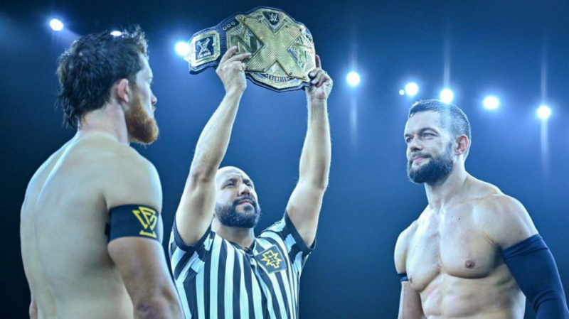 WWE NXTチャンピオンのフィンバラーは、「ニューイヤーズイービル」でカイルオライリーの再戦の準備ができています