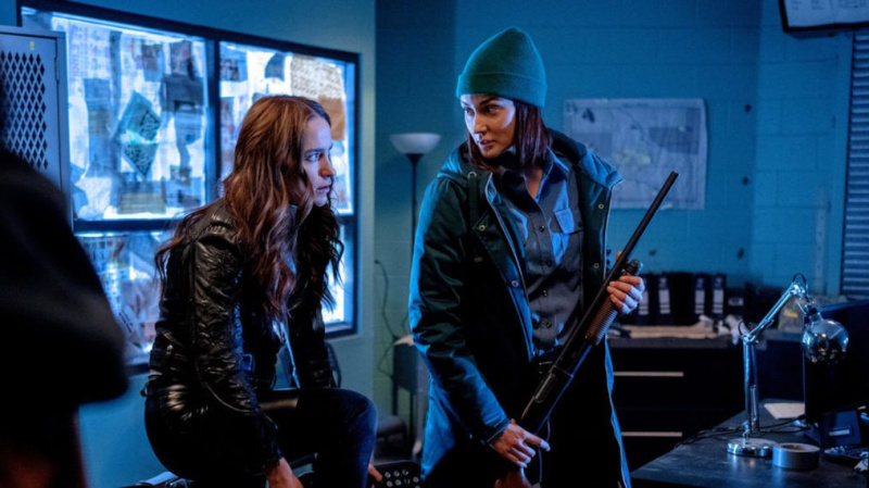 'Wynonna Earps Katherine Barrell på Melanie Scrofano Regi:' Jag litade mycket på henne '