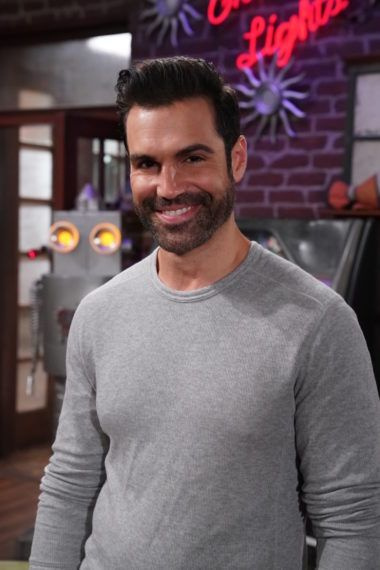 Jordi Vilasuso Young e o inquieto Rey Rosales